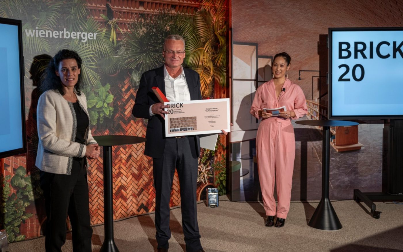 Jesper Gottlieb from Gottlieb Paludan Architects with his trophy