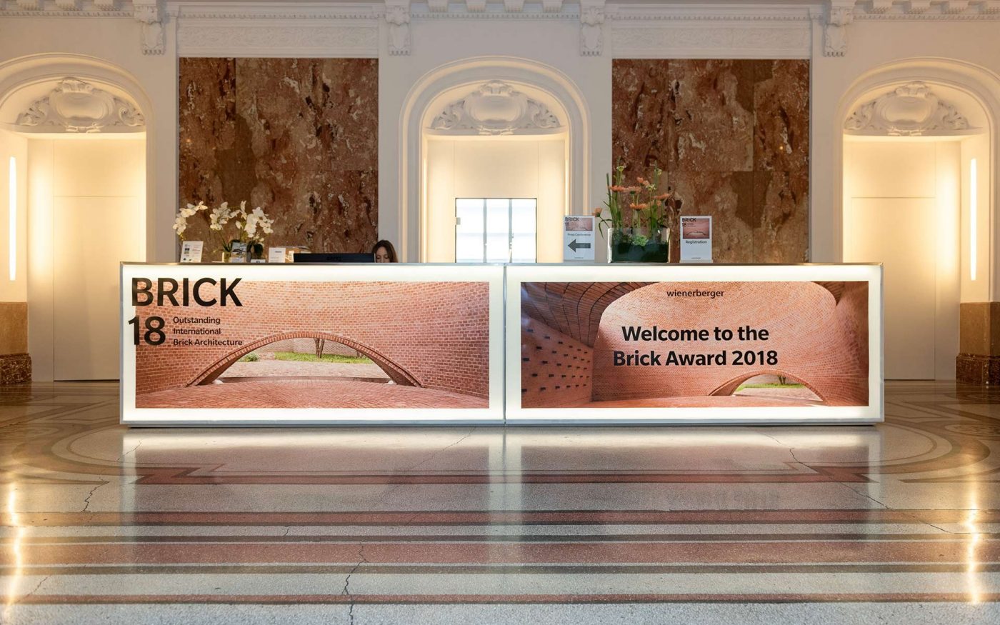 Interior welcome desk, Photo: Uwe Strasser