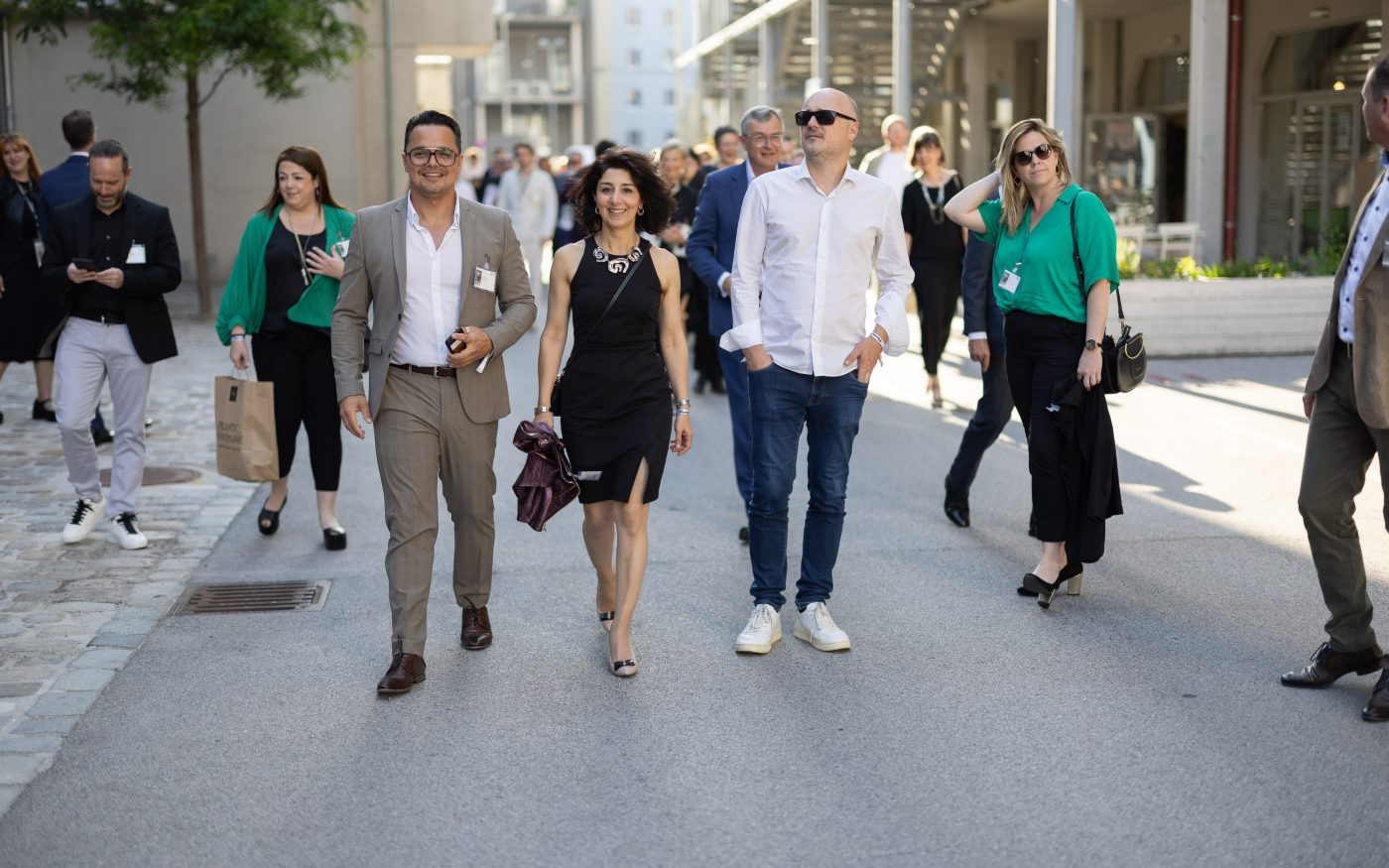 Guests arriving Peter Paul Kaltner