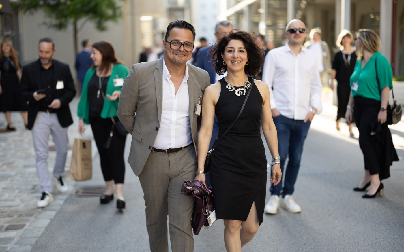 Guests arriving Peter Paul Kaltner