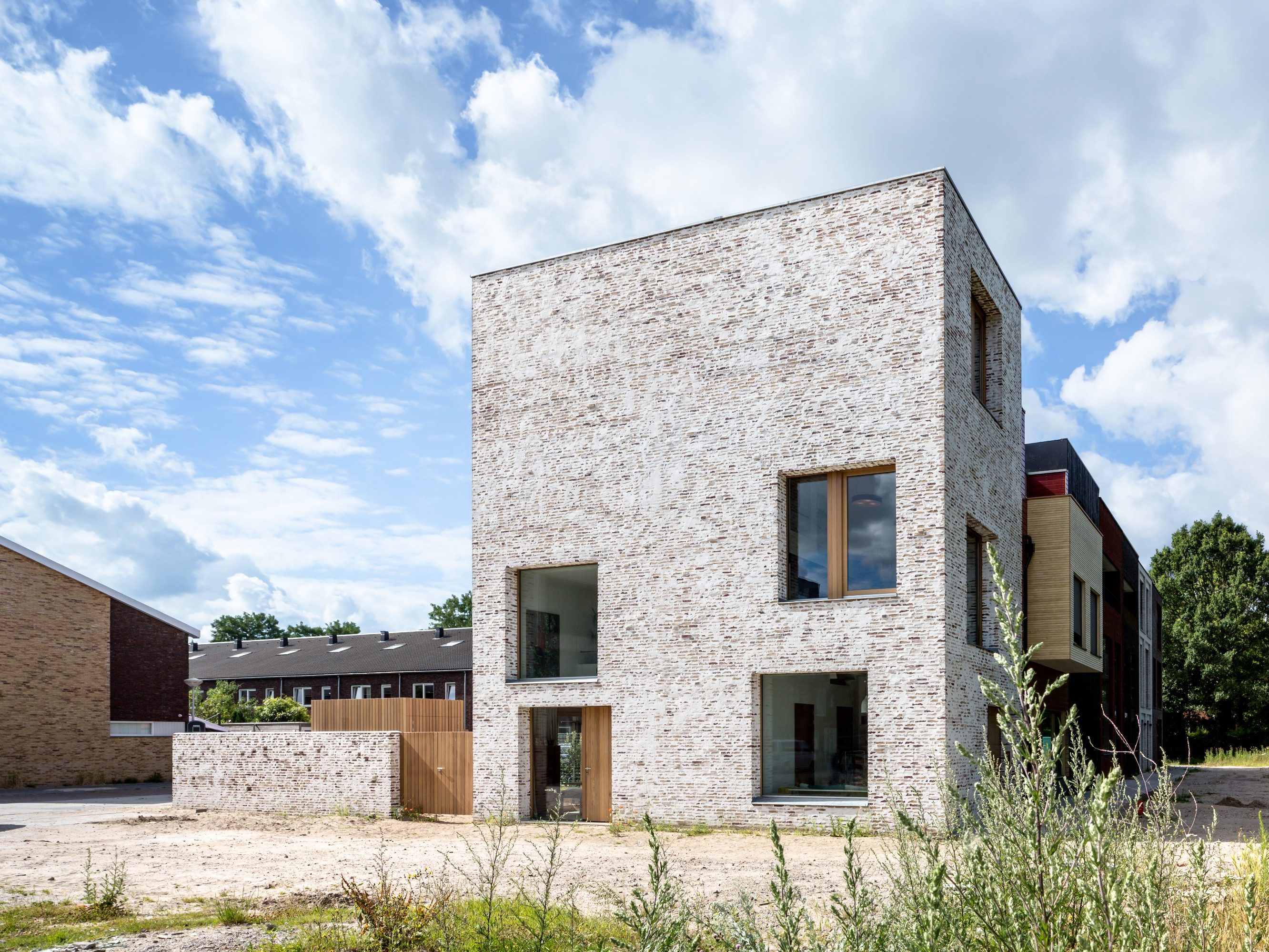 Housing Koopvaardersplantsoen Amsterdam. Brick Award 22 Category "Feeling at home". Bureau SLA. Outside view