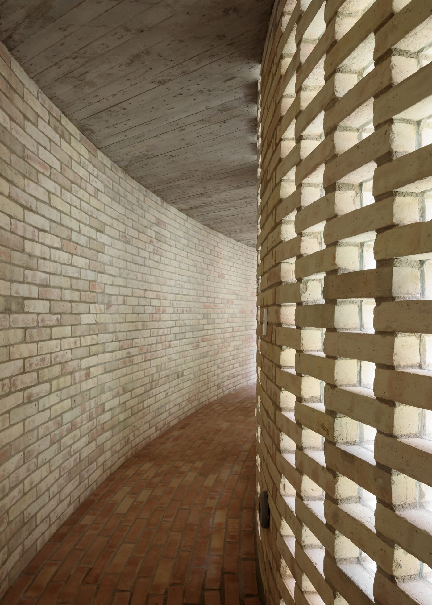 Forest House. Brick Award 22 Category "Feeling at home". LANZA Atelier. Hallway view