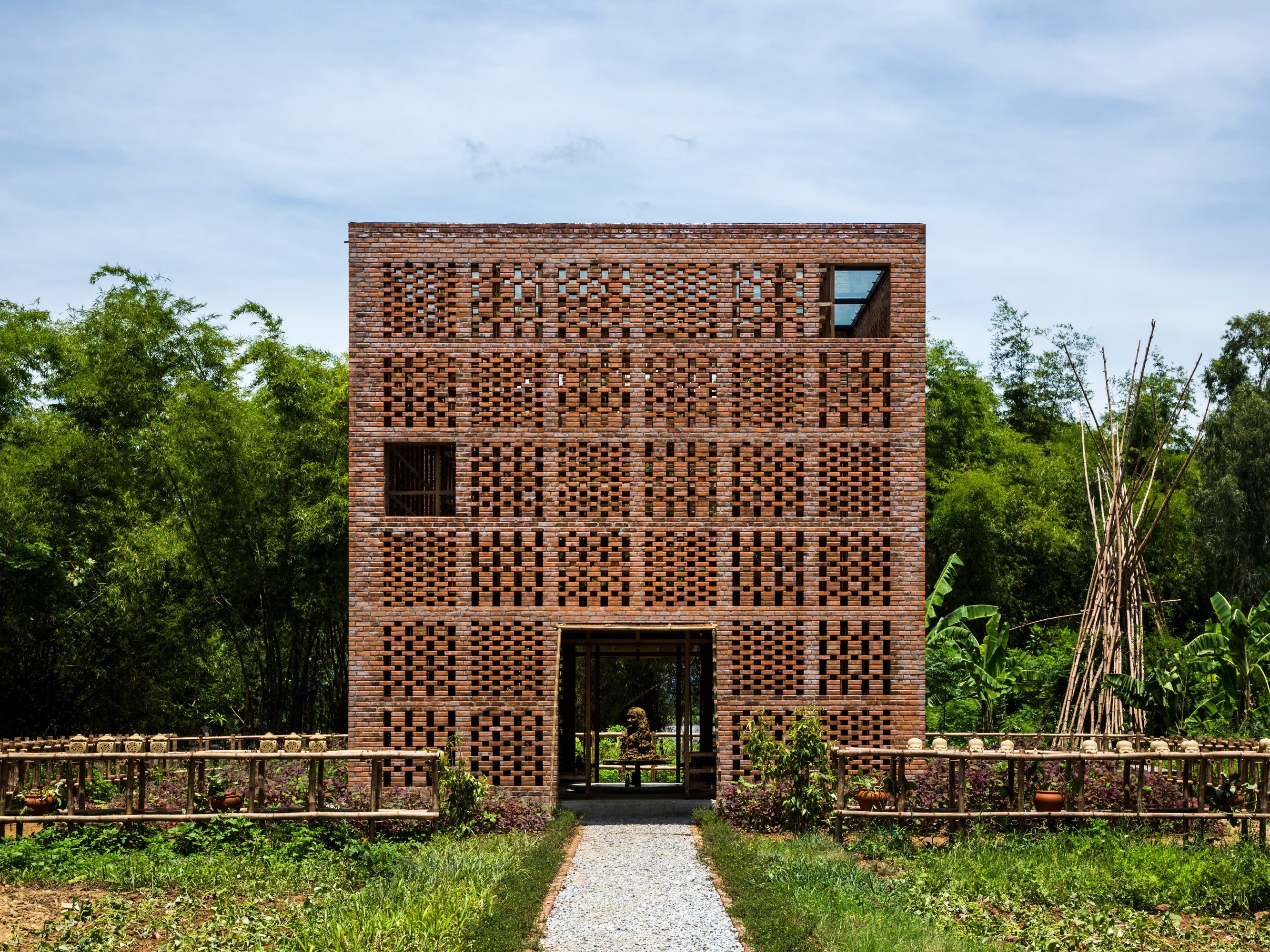 Terra Cotta Studio; Brick Award 2018 Category Winner Category "Working Together"; Tropical Space, Photo:  Oki Hiroyuki