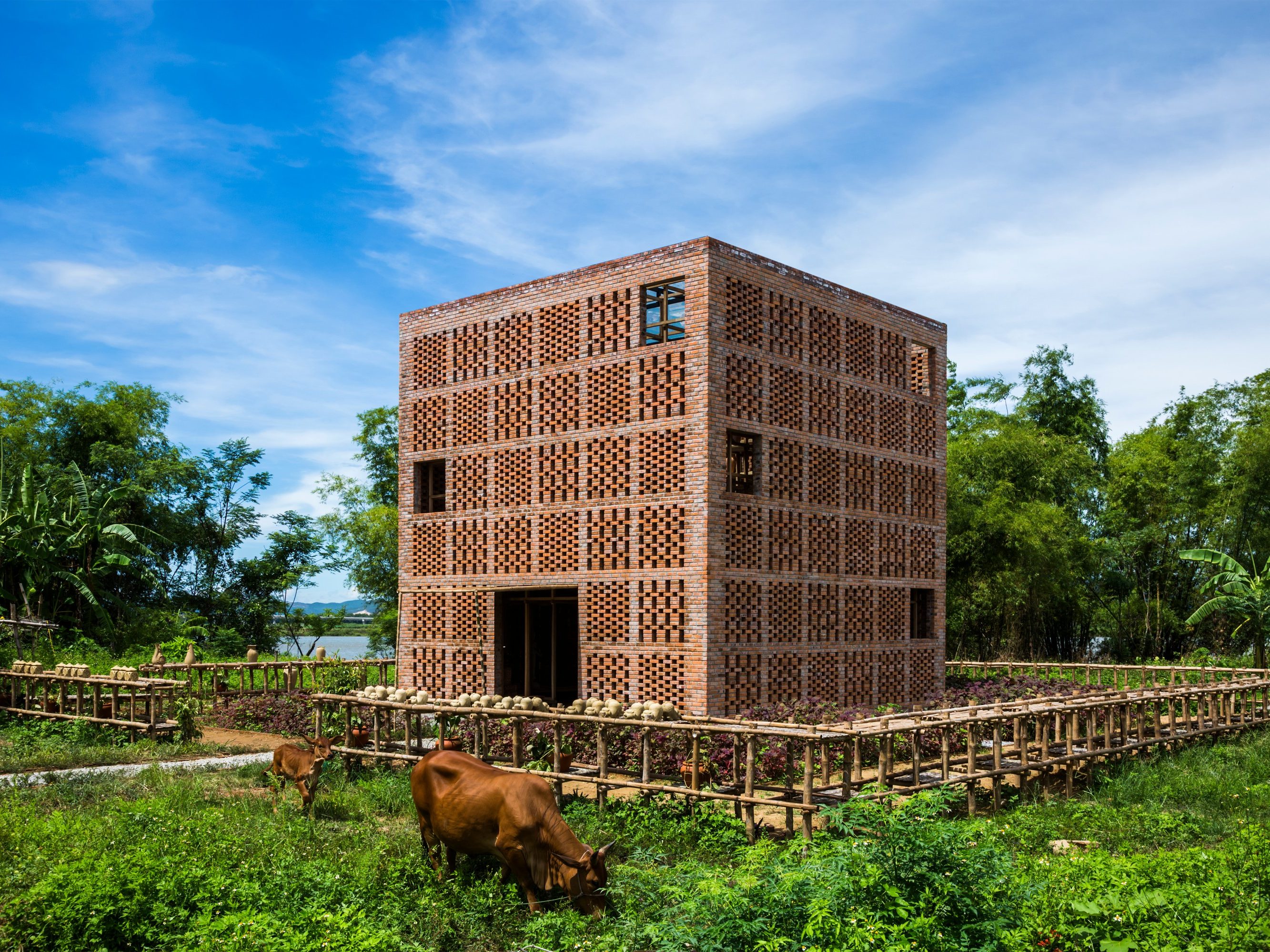Terra Cotta Studio; Brick Award 2018 Category Winner Category "Working Together"; Tropical Space, Photo:  Oki Hiroyuki