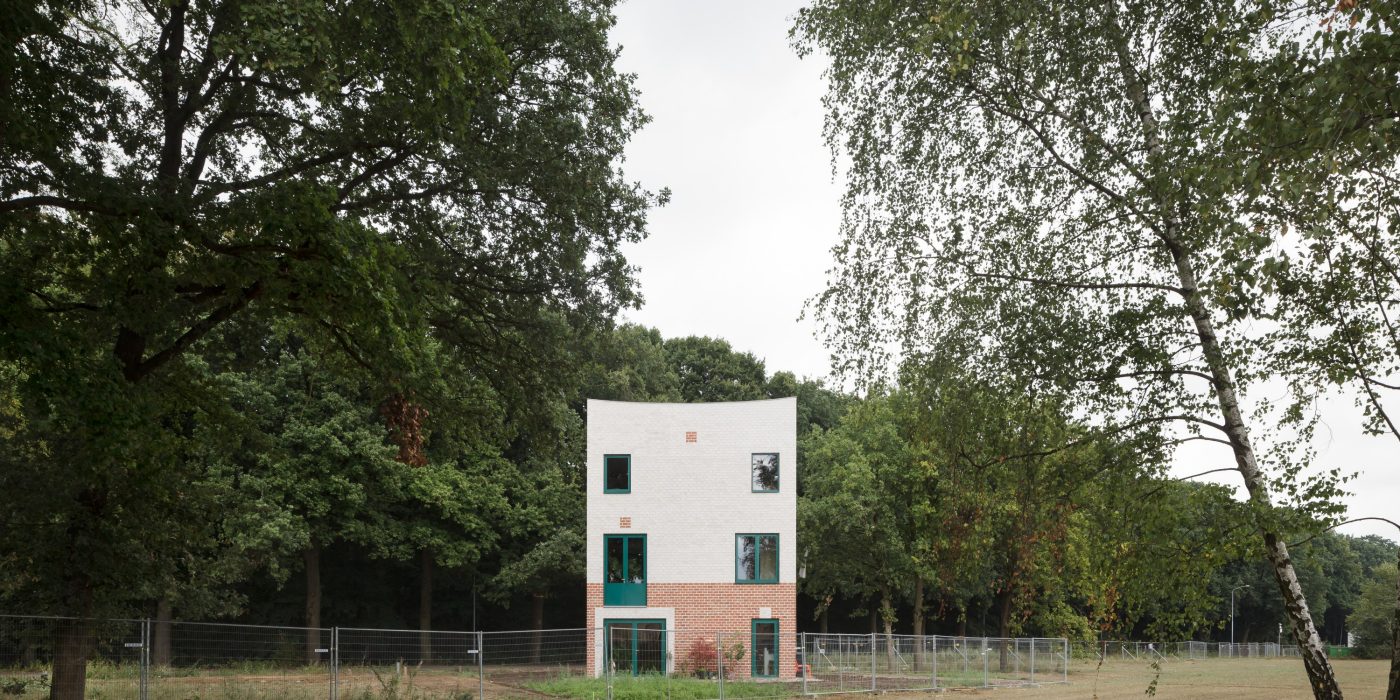 South side with entrance, Atlas House, single-family house with facing bricks, Brick Award 2018 Winner Categoy "Feeling at home", Monadnok, Photo: Stijn Bollaert