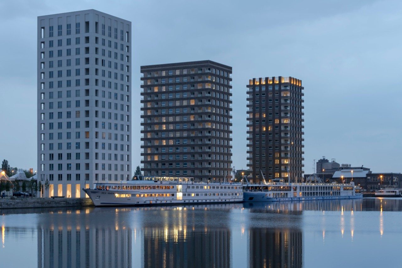 Apartment building "Westkaai Towers 5 & 6" in Antwerp/Belgium