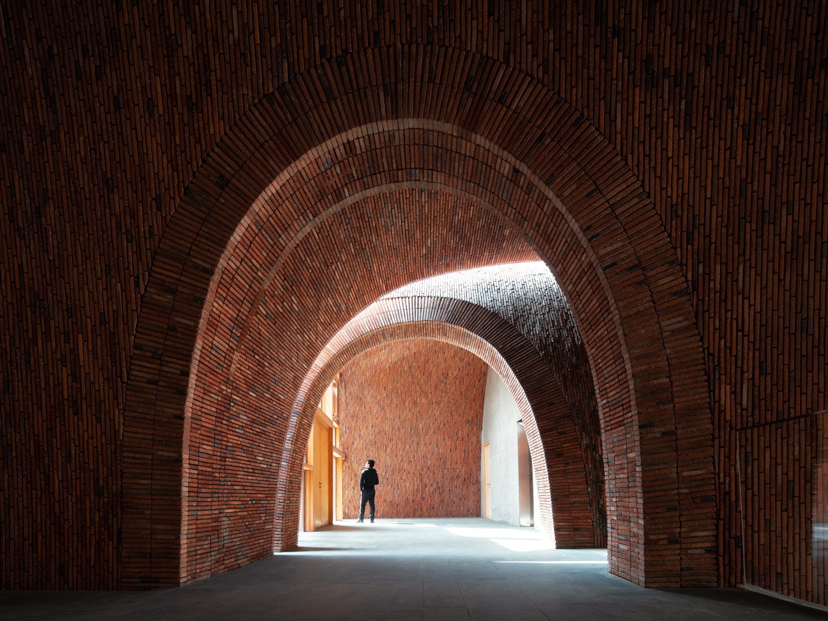 Jingdezhen Imperial Kiln Museum. Brick Award 22 Category "Sharing public spaces". Studio Zhu Pei. Hallway view