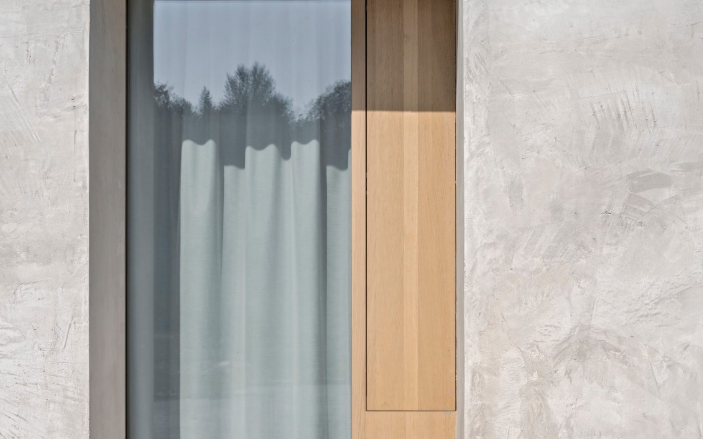 2226 Emmenweid. Brick Award 22 Category "Working together". Baumschlager Eberle Architekten. View at window