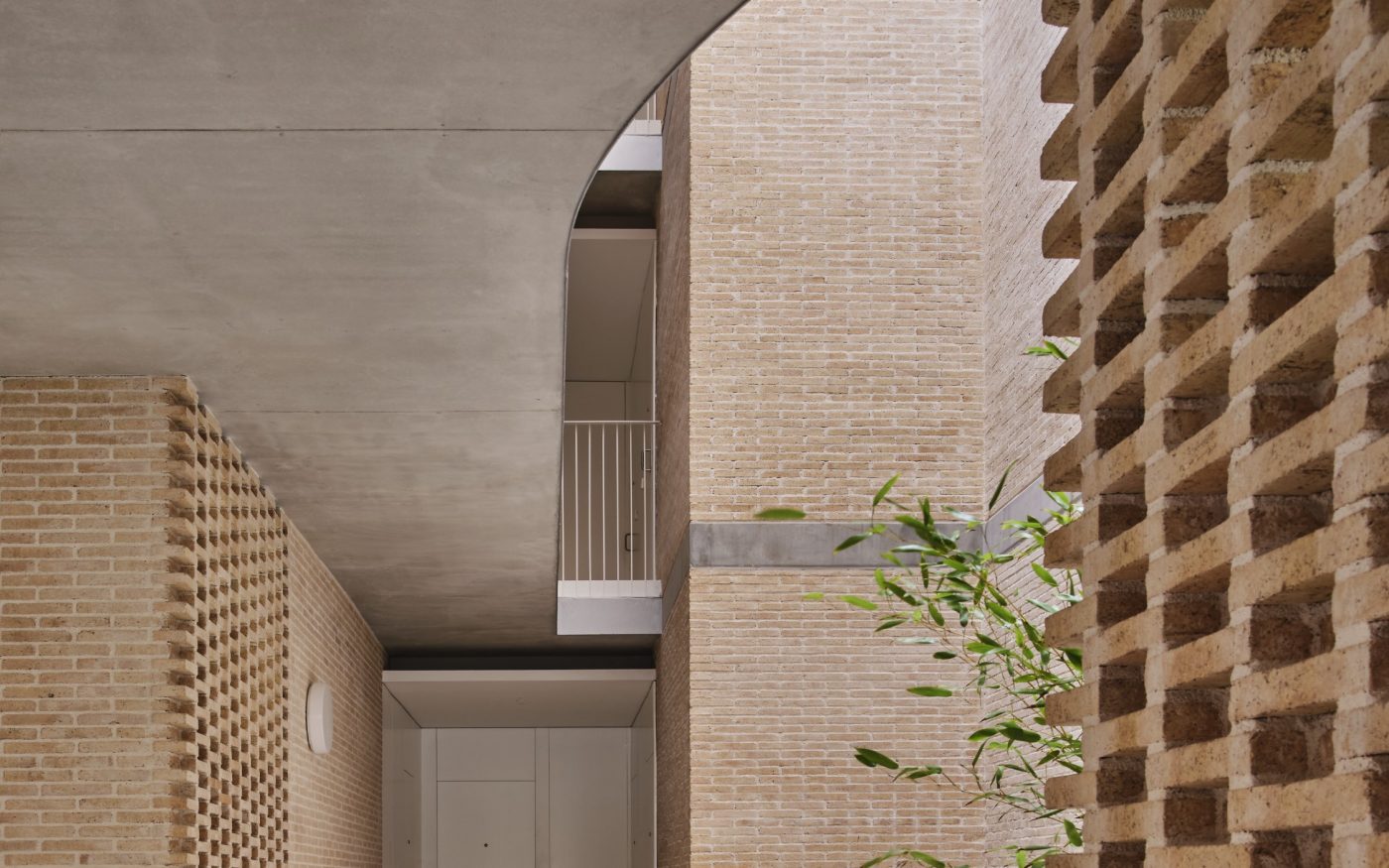 Brick Award 26 Nominee SOCIAL ATRIUM - 54 DWELLINGS IN THE BESÒS - Peris+Toral