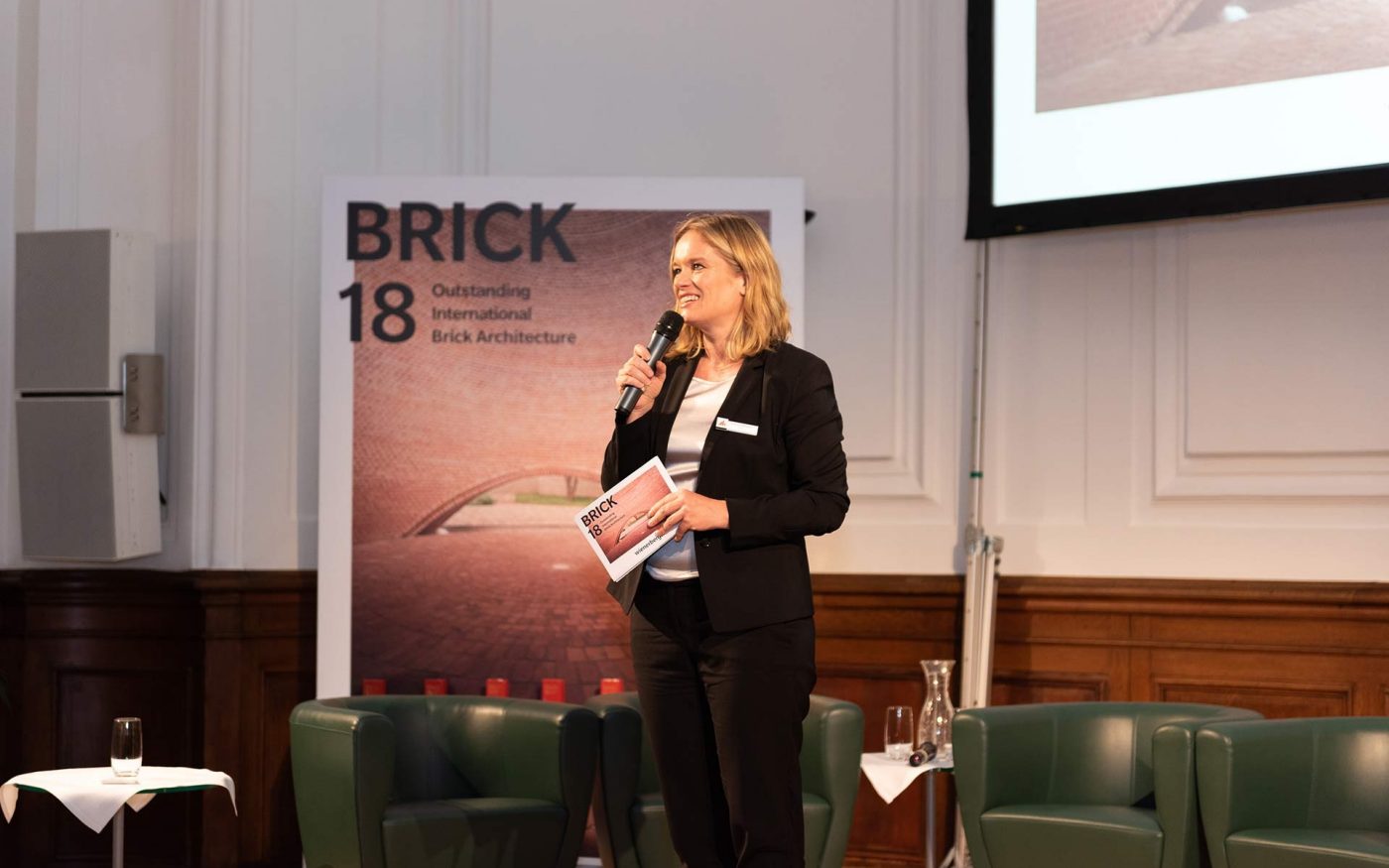 Brick Award 18 Symposium, Corinna Milborn on stage 